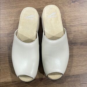 Never Worn Dansko Women's Cream Slip-On Shoes